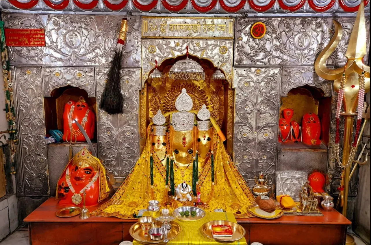 माँ पीताम्बरा बगलामुखी माता रानी दिव्य दर्शन